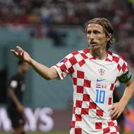 Chorvat Luka Modrič během duelu s Kanadou.