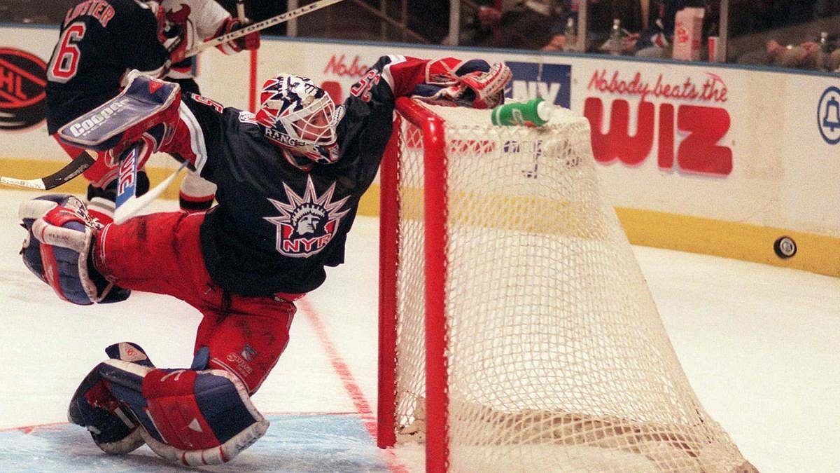 Odkoukal jsem od něj zrovna takovou blbost, vzpomíná český gólman, jak kryl záda legendě NHL
