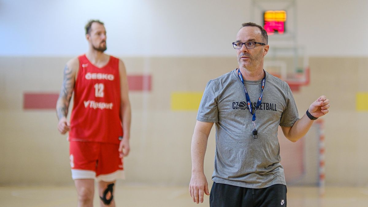 Kouč basketbalistů před Řeckem nabádá: Vedeme o dvanáct? Vyhrajme o čtrnáct!