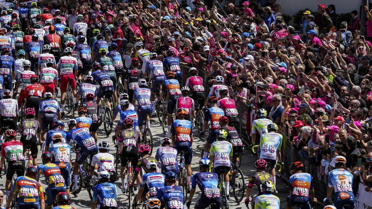 Cyklista Gesink odstoupil po první etapě z Gira kvůli fraktuře v ruce