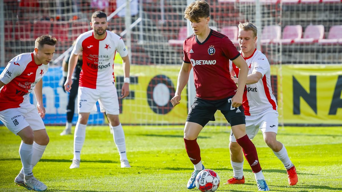 Disciplinární komise zahájila řízení s Matouškem za surový faul na Horáka