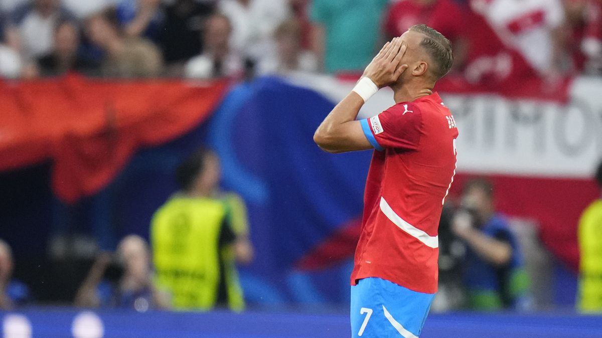 Průšvih jako Barák. Zkušený záložník přemohl virózu, s Turky ale tým zbytečně oslabil