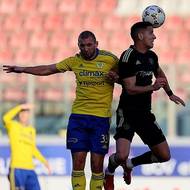 Zlínský Marek Hlinka (vlevo) během utkání s Trnavou.