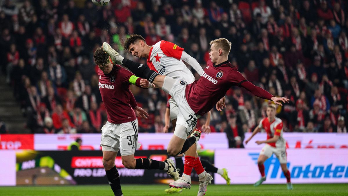 FOTBAL ONLINE: Slavia a Spartu čekají odvety s velkokluby