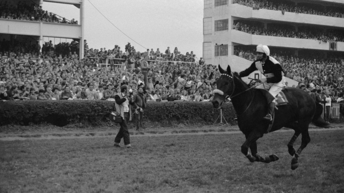 Zemřel dostihový jezdec, který v kariéře triumfoval i ve Velké pardubické