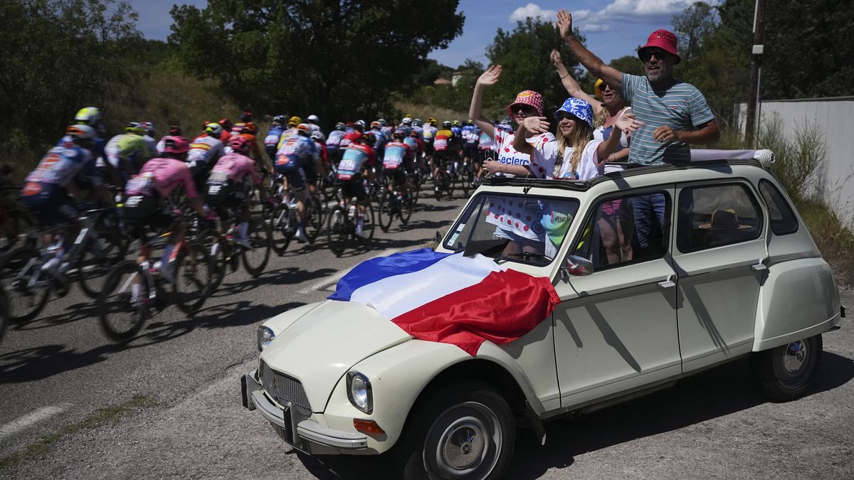 Philipsen si na Tour připsal třetí etapový triumf, jeho sprinterský sok spadl
