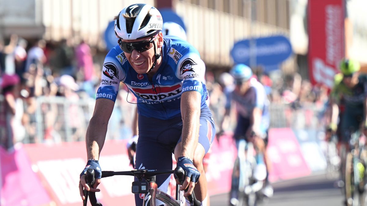 Jediný český jezdec na Tour dostal na zlomené zuby anestetika a bude pokračovat