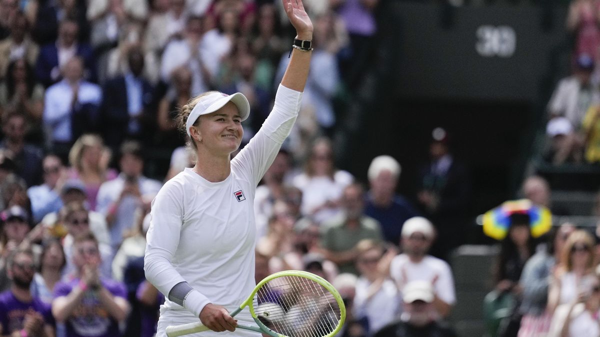 Krejčíková před životní bitvou ve Wimbledonu. V cestě jí stojí Rybakinová