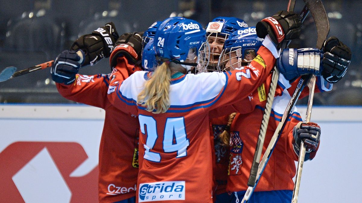 Hokejbalistky porazily Slovensko a budou hrát na MS o zlato