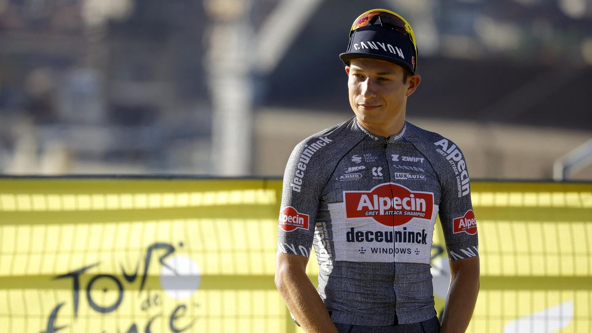 Král sprinterů Philipsen dál čeká na výhru, navíc svými manévry štve soupeře