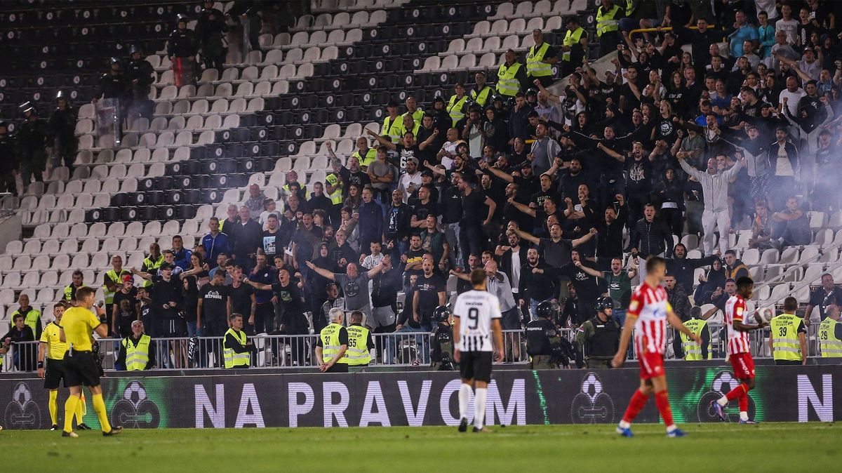 Fanoušci Partizanu neunesli prohru v derby a zranili vlastního trenéra