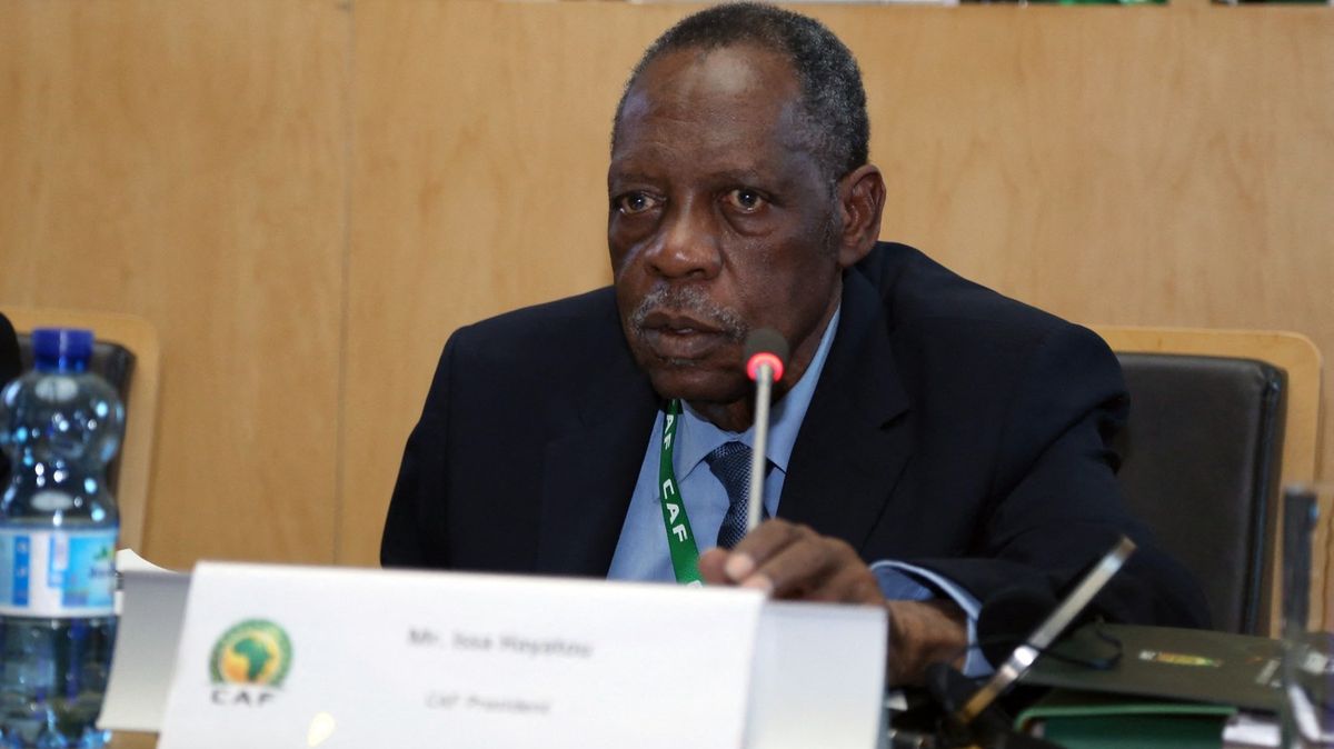 Zemřel někdejší prozatímní šéf světového fotbalu Hayatou