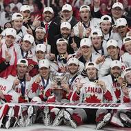 Hokejisté Kanady slaví na MS dvacítek 20. titul pro svou zemi.