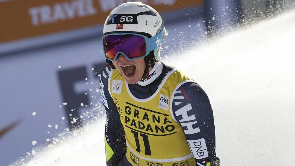Den norske skiløperen Mowinckelová vant nesten super-G i Cortina
