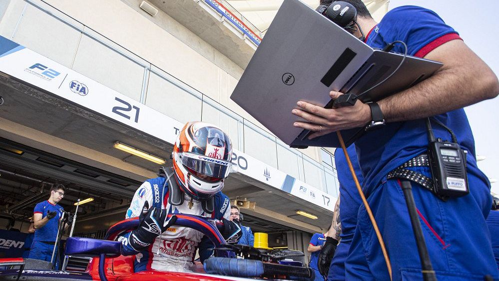 Staněk při premiéře ve formuli 2 obsadil ve sprintu v Sáchiru třinácté místo