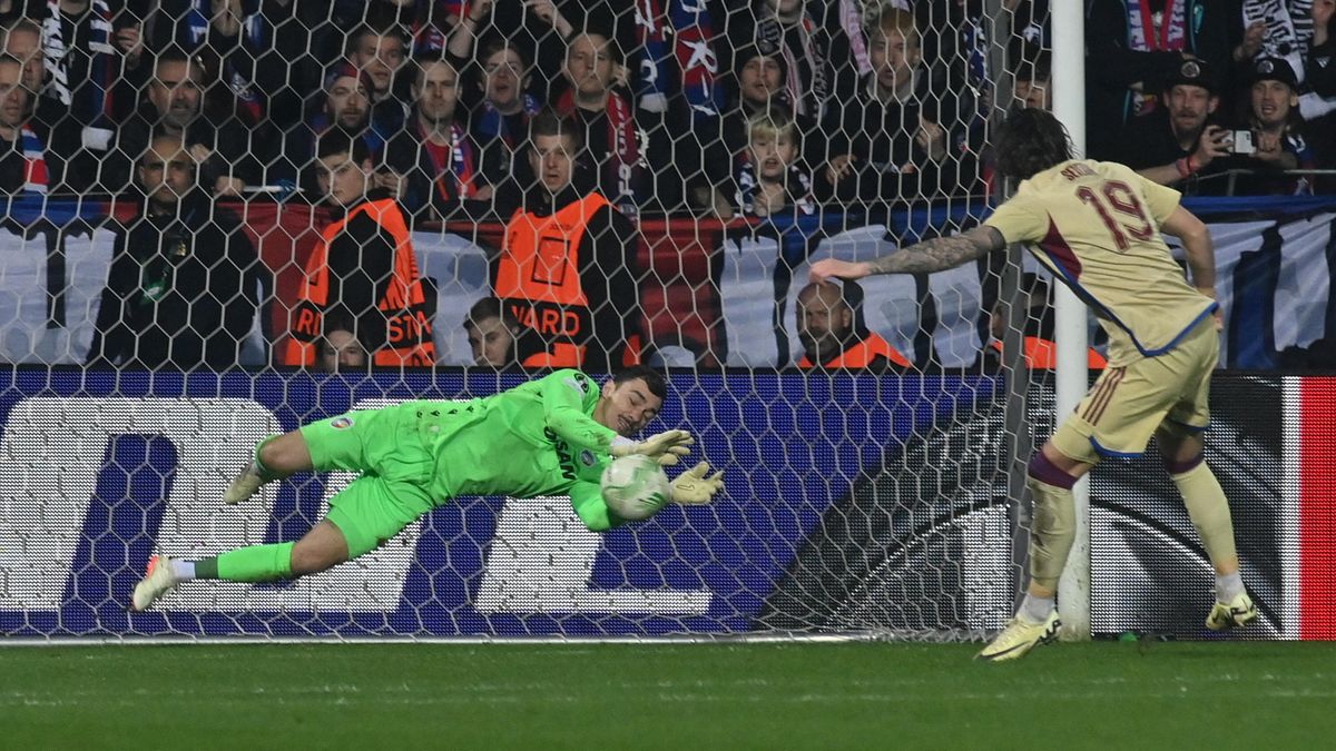 Hrdina Jedlička, smekl Koubek před penaltovým mágem. Plzeň se topí v euforii
