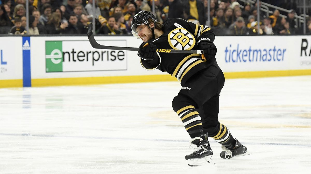 Pastrňák se trefil, Zacha nahrával. Ale jen mírnili debakl Bostonu