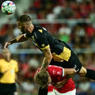 Utkání 6. kola první fotbalové ligy: FK Pardubice - FC Hradec Králové. Zleva hostující Tomáš Petrášek a Tomáš Zlatohlávek z Pardubic.