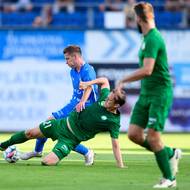 Kristóf Papp z Paksu v tvrdém souboji s Marečkem