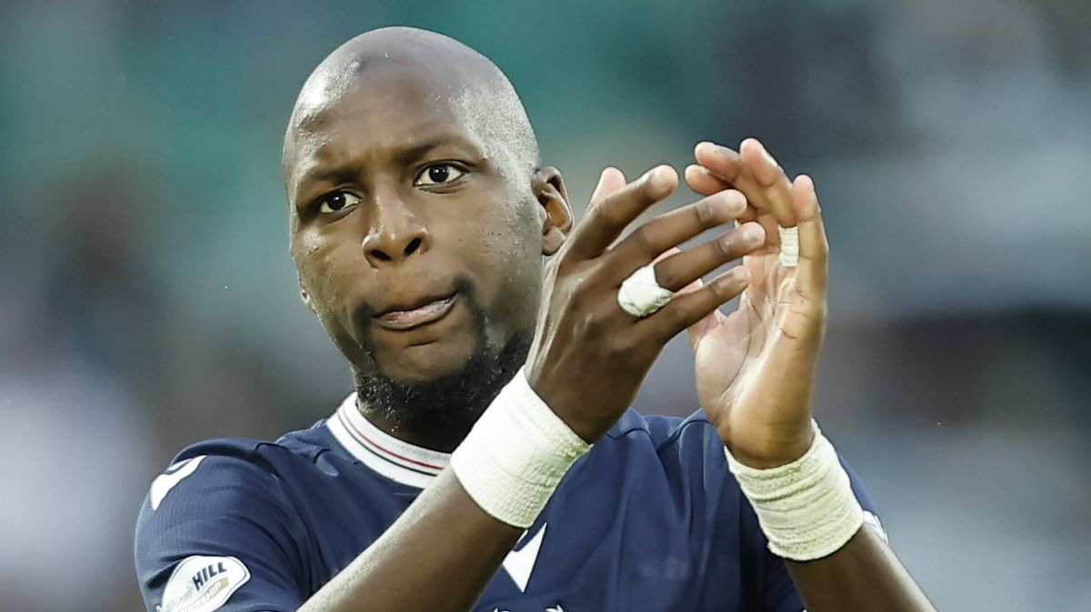 Záložník Sylla se z kolapsu zotavuje doma, měl silnou alergickou reakci