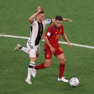 Španěl Jordi Alba (vpravo) a Němec Joshua Kimmich.