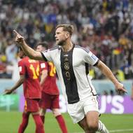 Němec Niclas Füllkrug (9) se raduje po vyrovnávací brance proti Španělsku.