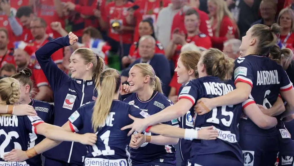 Norge – Danmark 27:25, norske håndballspillere slo danskene etter en turnover og feirer den niende europeiske tittelen