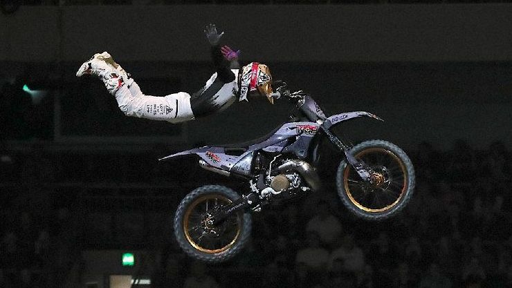 Podmolův plán vyšel. Češi uspěli v úvodu freestylové série NIGHT of the JUMPs