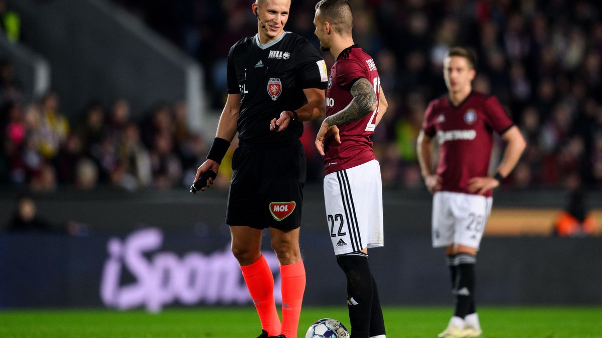 Proč se na Spartě nejednalo o ofsajd? Horský gólmana neovlivnil, vysvětluje bývalý sudí