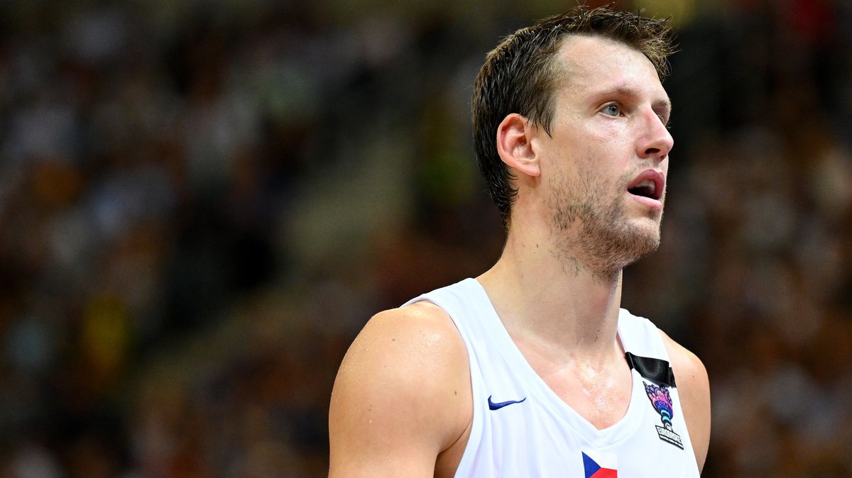 Veselý po dvouměsíční léčbě kolena začal trénovat s basketbalisty Barcelony