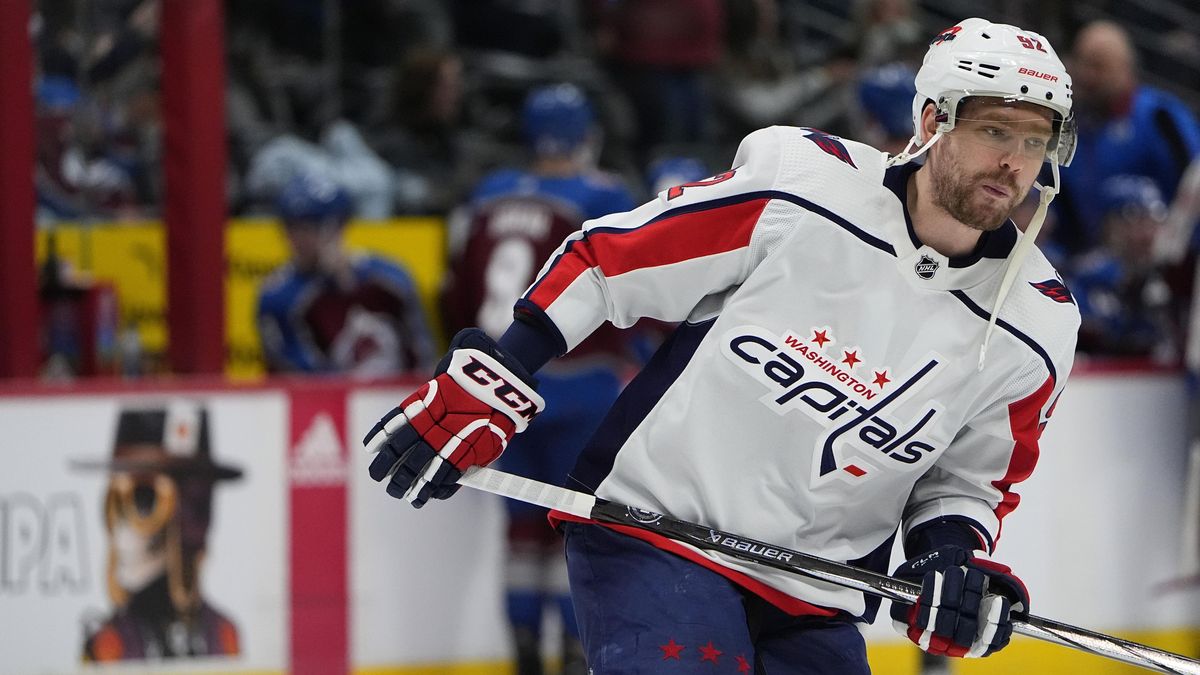 Kuzněcov poprvé v NHL mění dres, Washington ho vyměnil do Caroliny