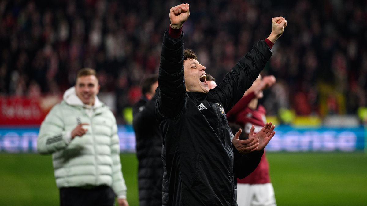 Nezvyklý povel v derby: Kapitáni, dolů! Střídání víc vyšlo Spartě, říká expert