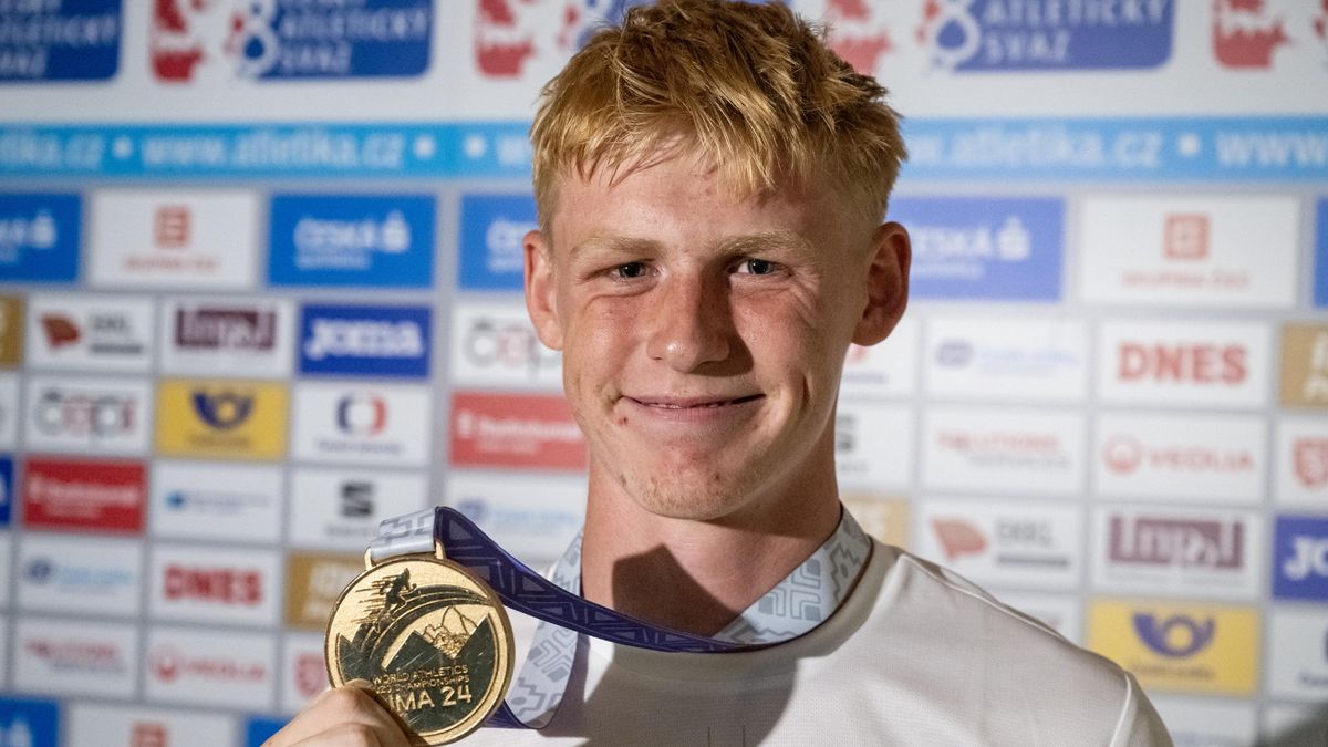 Těžké životní období vystřídalo zlaté objetí s mámou. Slzy jsem neudržel, přiznal velký český talent