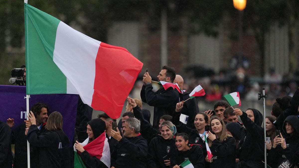 Je mi to líto lásko, kaje se italský vlajkonoš. Snubní prsten skončil na dně Seiny