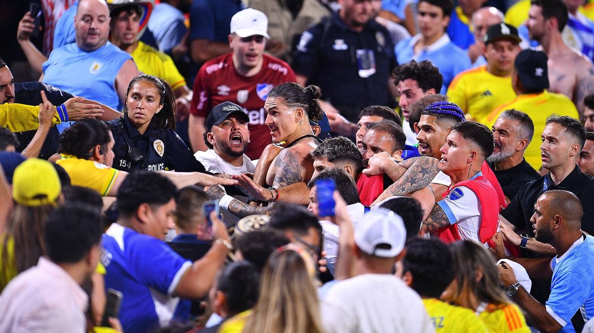 Kvintet fotbalistů Uruguaye dostal stopku. Núňez divákem na pět zápasů