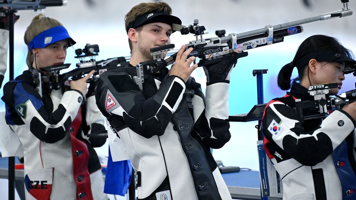 Jsem smutný, soukal ze sebe zklamaný Přívratský. Jeho parťák špatně viděl na terče