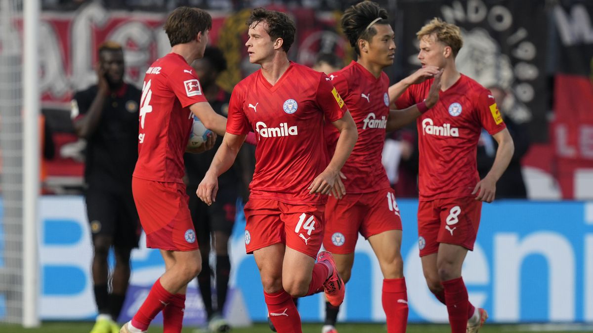 Leverkusen v duelu s outsiderem ztratil dvougólové vedení a pouze remizoval