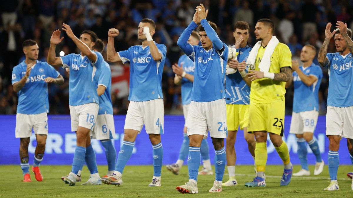 Fotbalisté Neapole si výhrou nad Comem pojistili vedení v tabulce Serie A