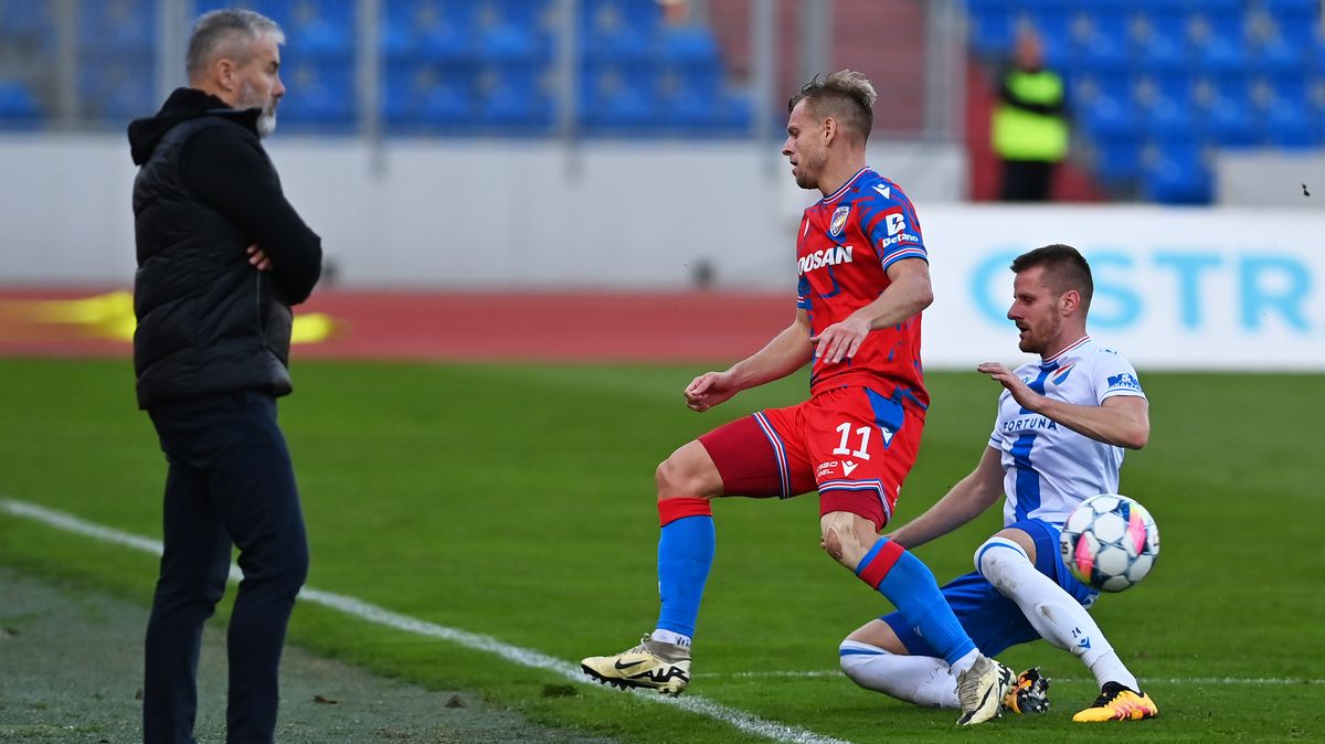 Dvacet dva centimetrů v ofsajdu. Jako bych byl prokletý, svěřoval se plzeňský Vydra