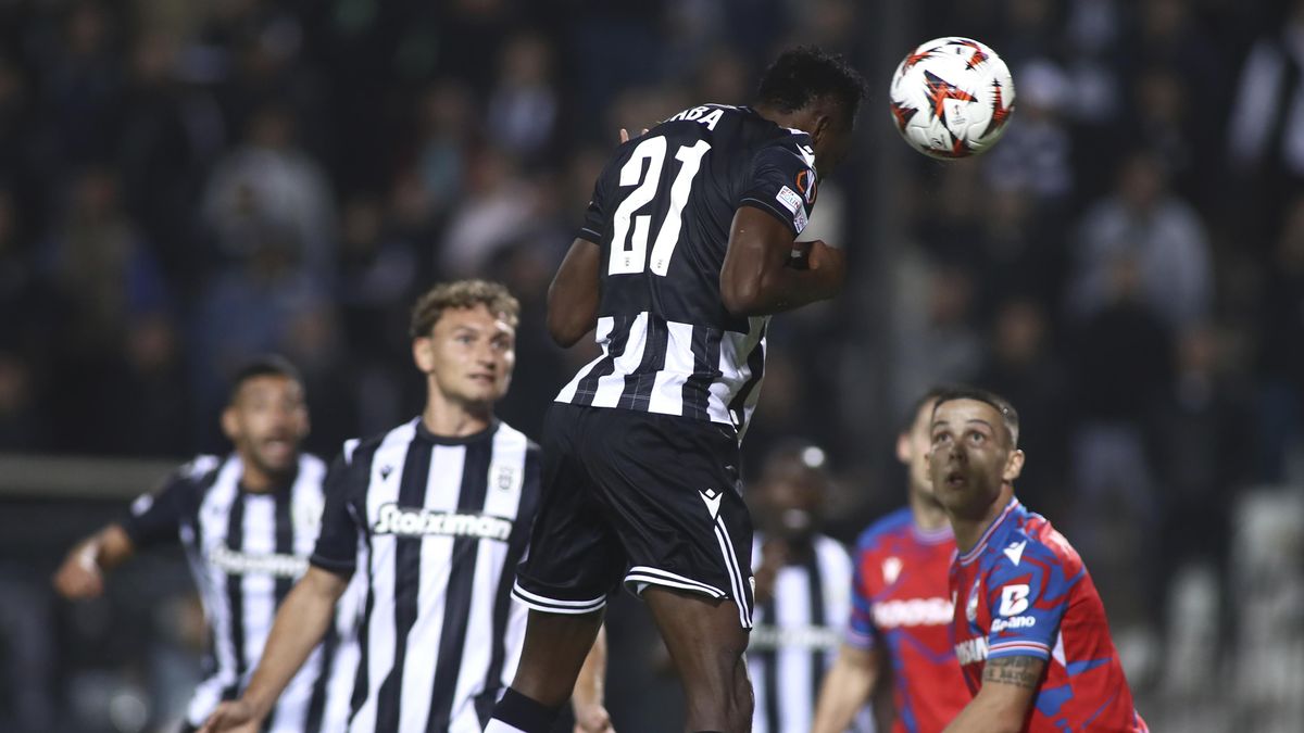 Jen jsem gestikuloval, i tak jsem to schytal. Naštvaný Koubek o svém vyloučení a hořké remíze s PAOK