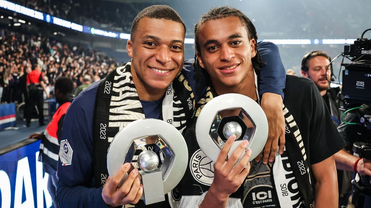 Majitel PSG rozbrečel Mbappého, slavný bratr se rozzuřil