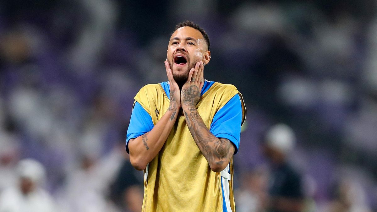 Neymar si zahrál první zápas po roční pauze