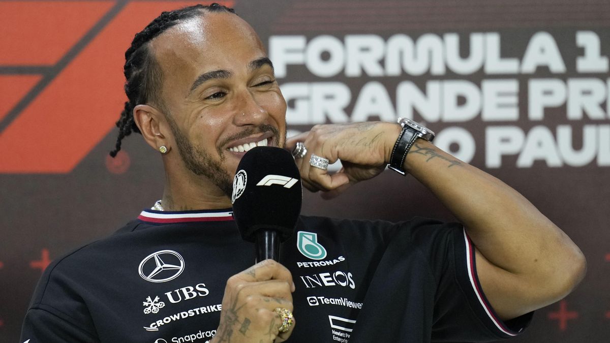 Hamilton se v Sao Paulu projede v Sennově mistrovském mclarenu