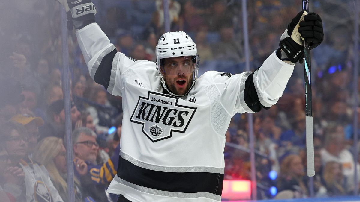 Kopitar zahájil sezonu čistým hattrickem jako teprve sedmý hráč v historii NHL