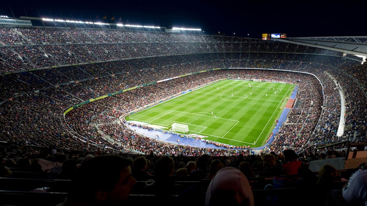 Rvačka při rekonstrukci ikonického Camp Nou. Dělníci použili i tyče, šest zraněných