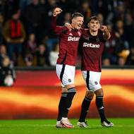 Ermal Krasniqi a Qazim Laci ze Sparty se radují z branky