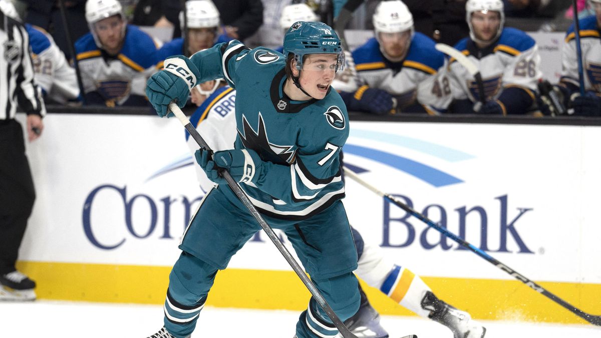 Celebrini si na návrat do sestavy Sharks musí počkat ještě nejméně dva týdny