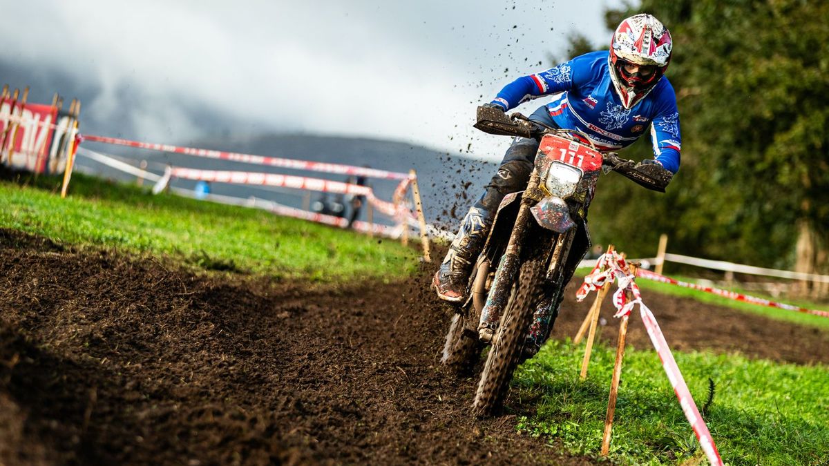 Závěrečný motokros se proměnil v bahnité peklo, Češi ale udrželi na Šestidenní páté místo