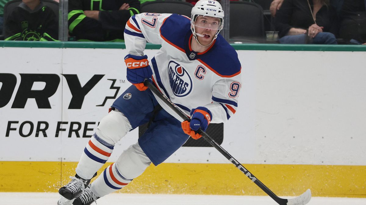 Rána pro Edmonton. McDavid bude Oilers několik týdnů chybět