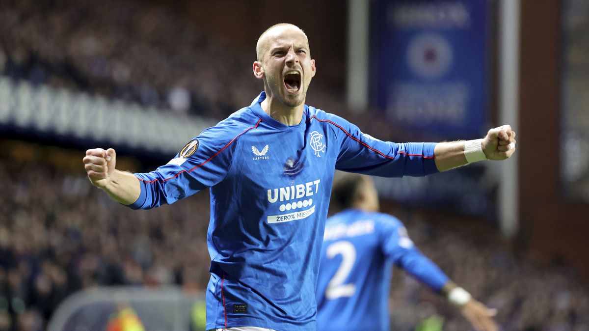 Na Černého měla být penalta, zlobil se kouč Rangers po prohraném finále s rivalem